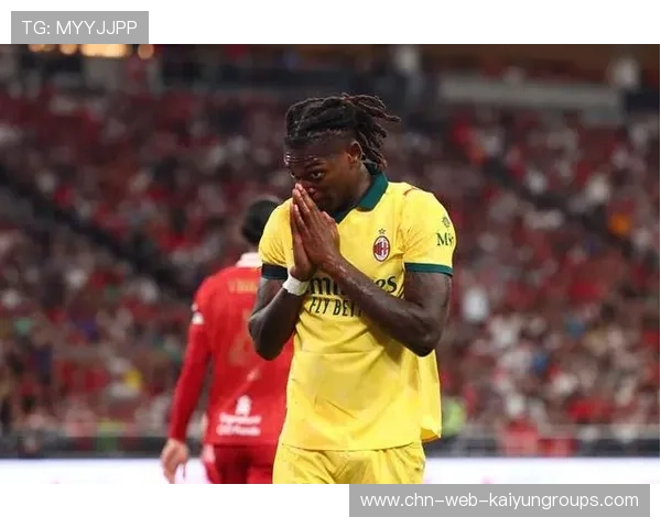 AC米兰持续对禁区施压,莱奥头球顶偏